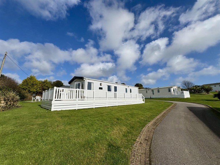 Fantastic holiday investment or bolthole, Praa Sands