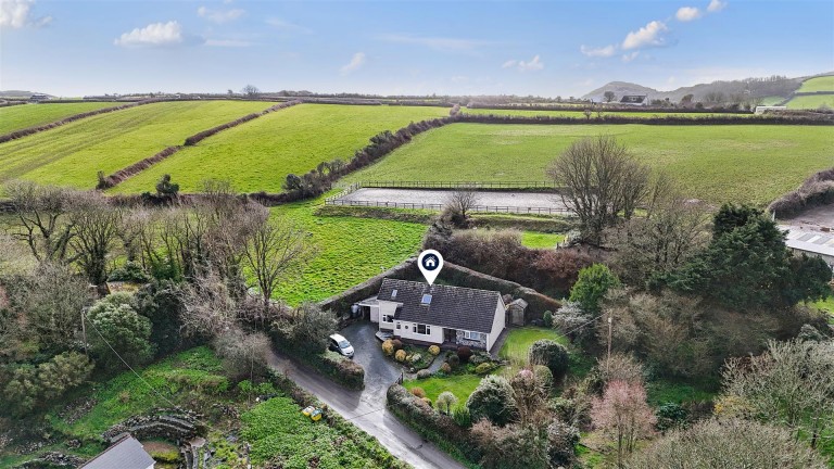 Large and versatile family home, Treloyan, St. Keverne