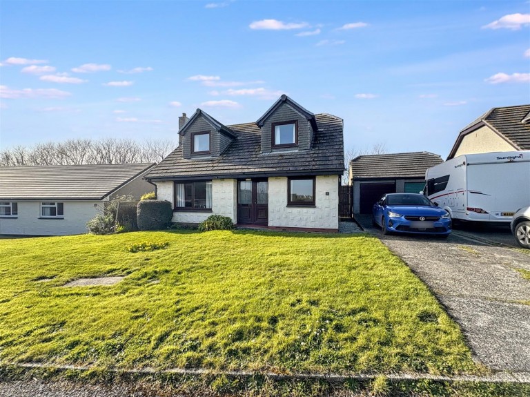 Spacious and versatile home, Mullion