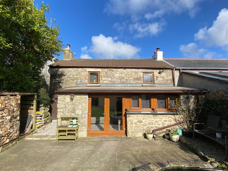 Beautifully presented character cottage, Ashton