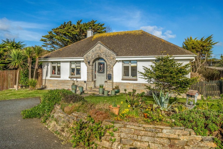 Charming detached bungalow, Mullion