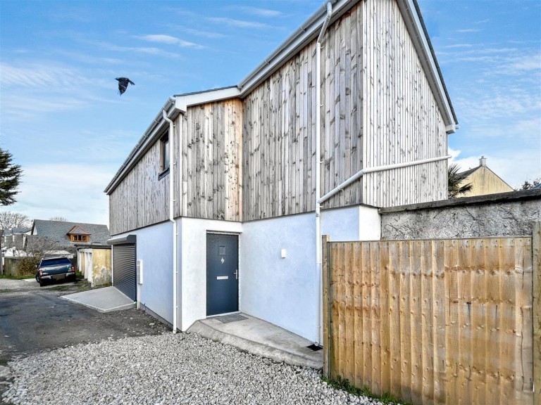 Brand new home set close to the town centre, Hayle