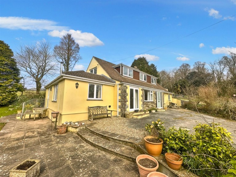 Spacious bungalow, Garras
