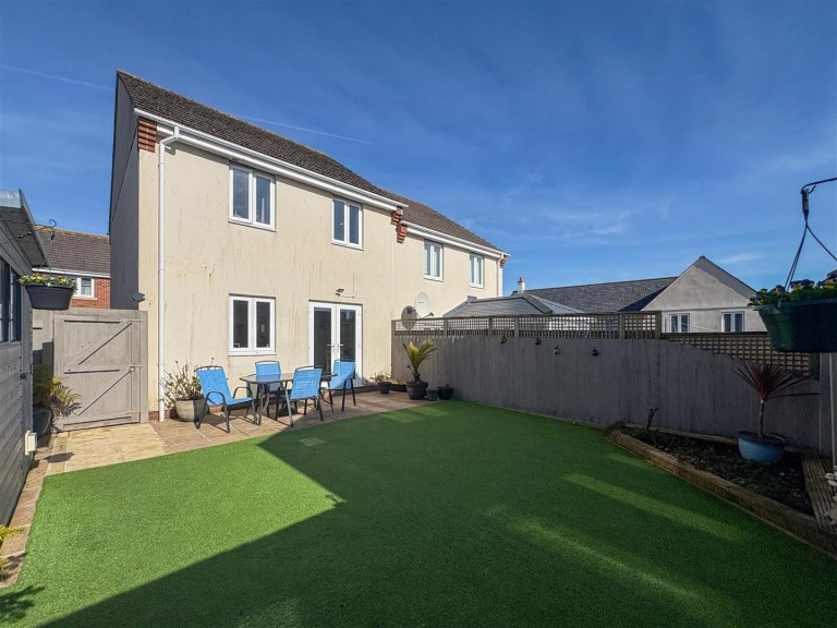 Well Presented Family Home, Helston