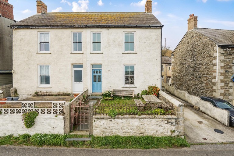 Semi detached home with beautiful sea views, Porthleven