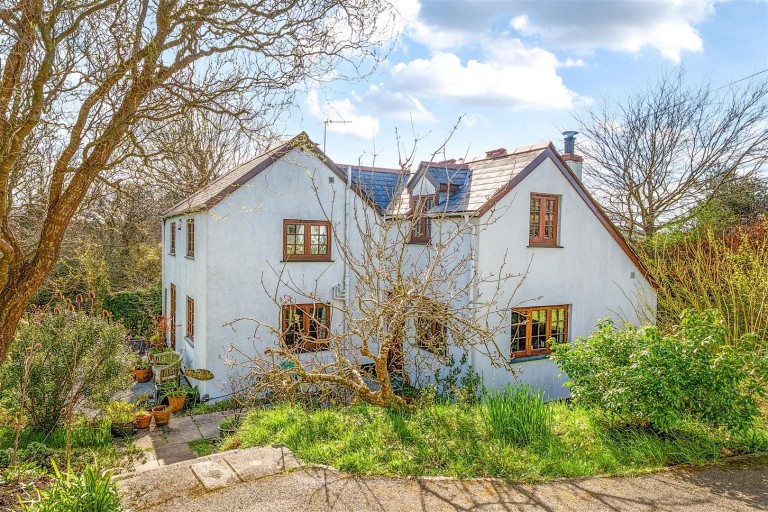 Charming cottage on generous plot, Gweek