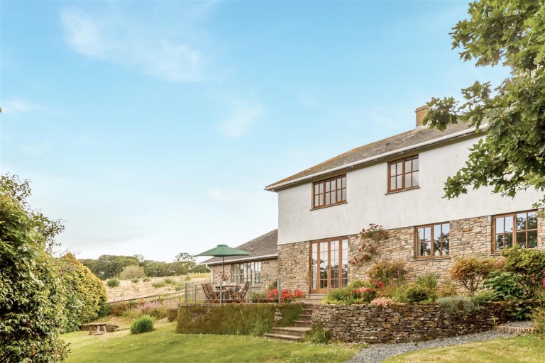 Beautiful home close to the river, Helford