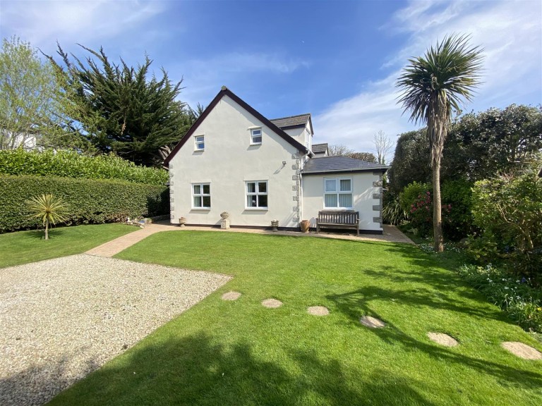 Beautifully presented & spacious family home, Hayle