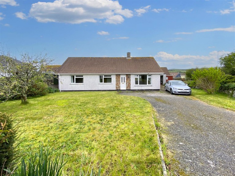 Bungalow with no onward chain, Helston