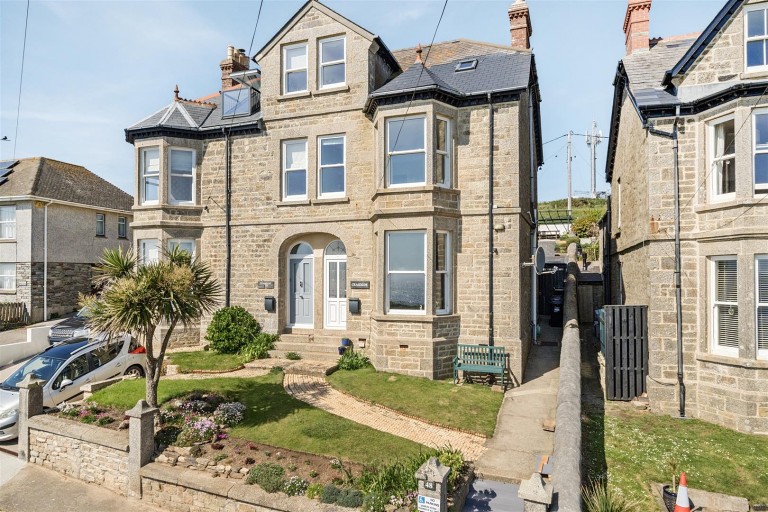 Spacious home with sea views, Porthleven
