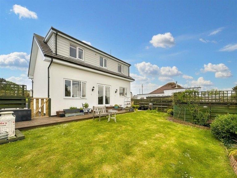 Modern home near coast, Ashton