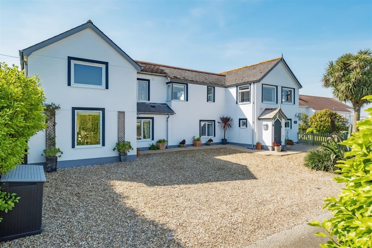 Flexible Living by the Creek, Gillan