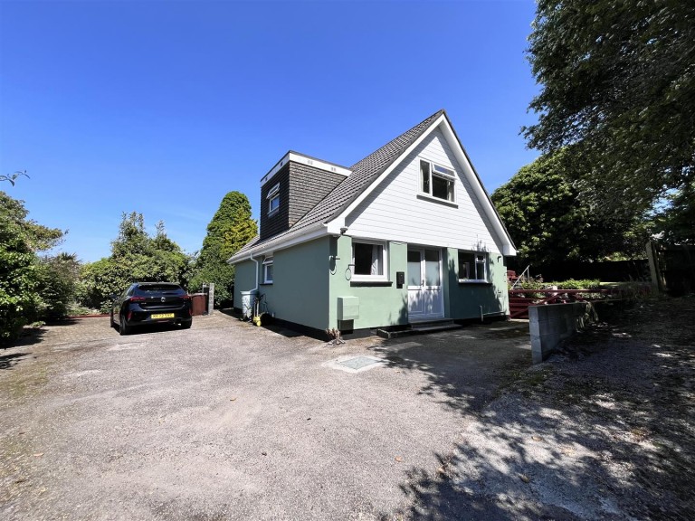 Spacious family home with parking and garden, Camborne