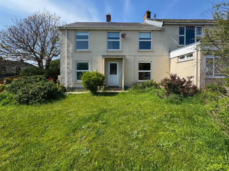 Ground floor flat near to town, Helston