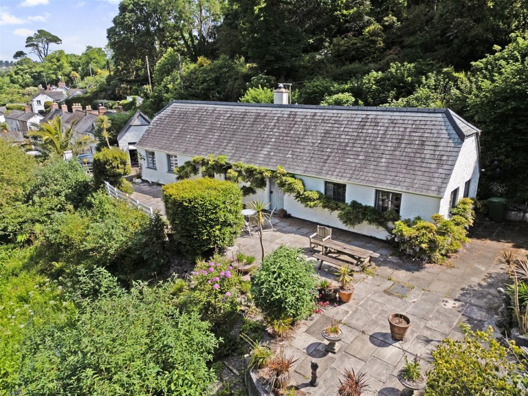 Delightful home in Helford village