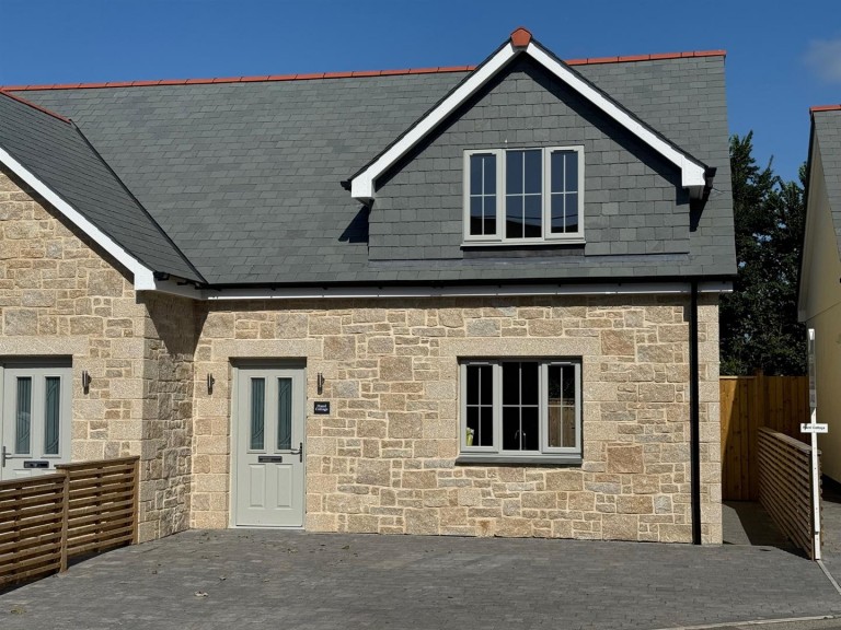 GORGEOUS NEW BUILD. MULLION