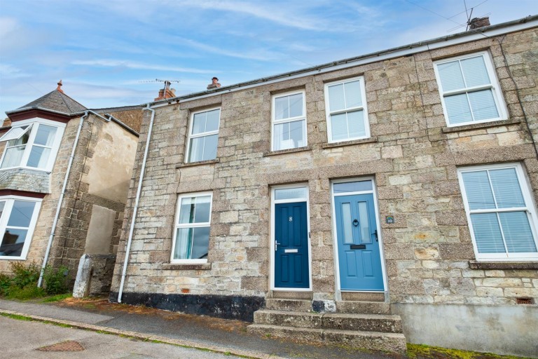 Home near village centre, Porthleven