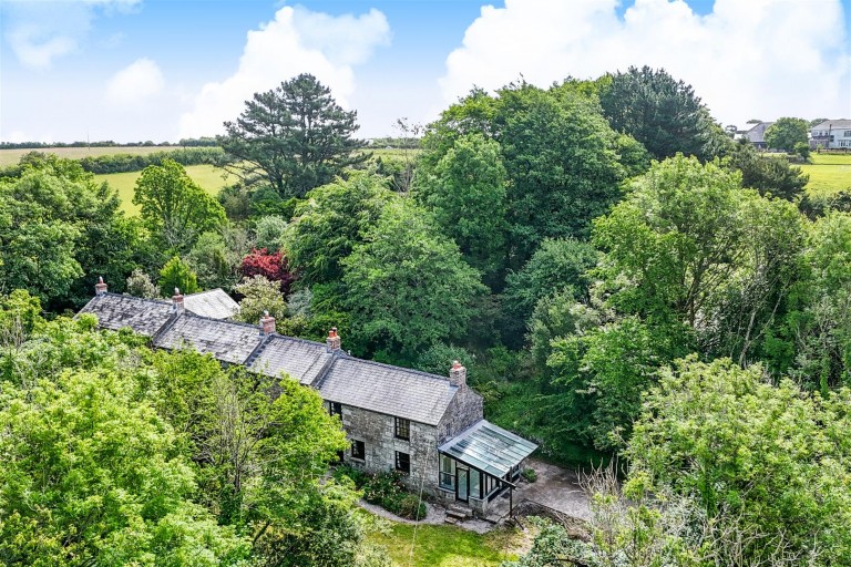 Character cottage in peaceful location Nr Ponsanooth