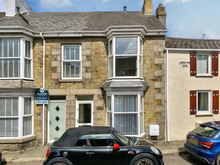 Home near town centre, Helston