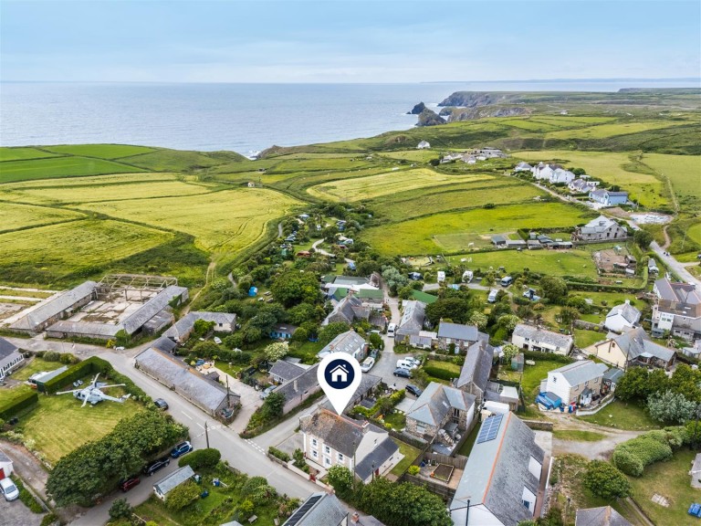 Spacious home near village centre, The Lizard
