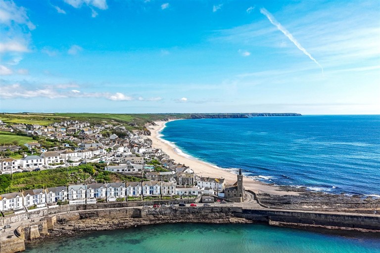 Home with sea and harbour views, Porthleven