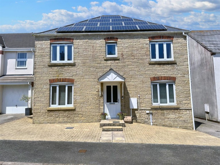 Spacious family home, Helston
