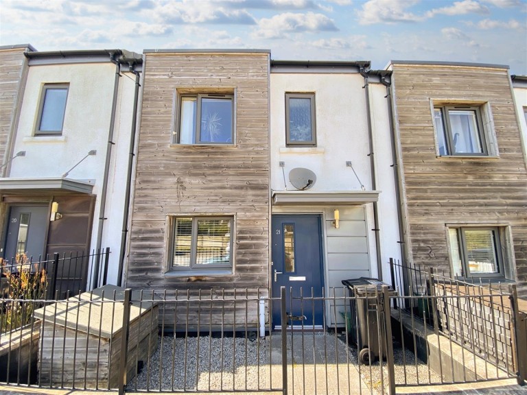 Ideal first home or investment, Pool, Redruth