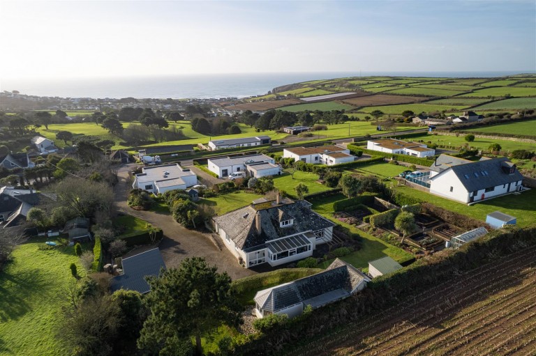 Flexible home with annexe and sea view, Nr Praa Sands