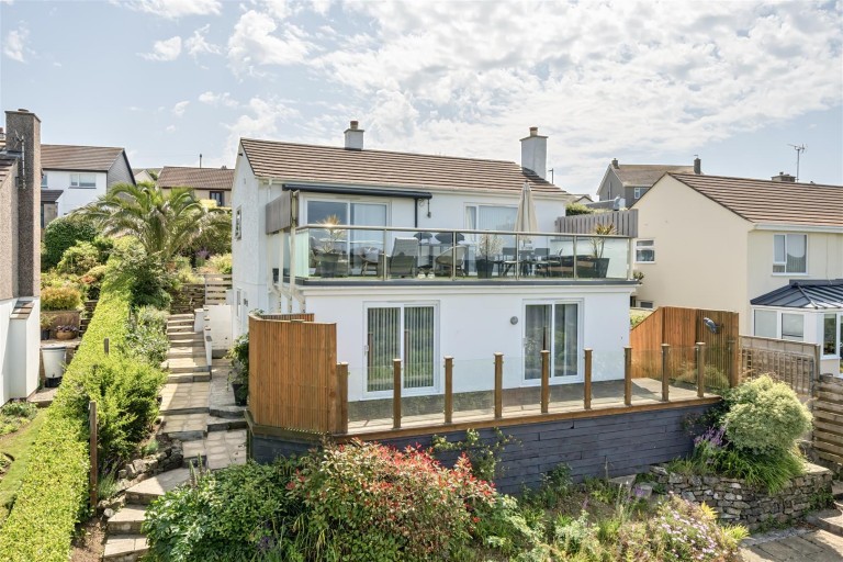 Three bedroom home with countryside views, Helston