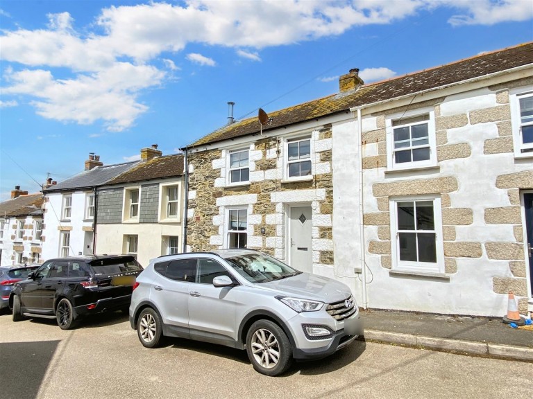 Delightful cottage close to the centre of Porthleven