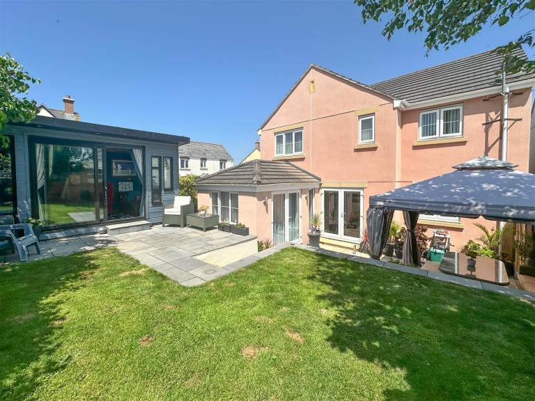 Versatile modern family home, Helston
