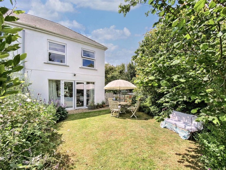 Lovely spacious cottage, Lower Kenneggy