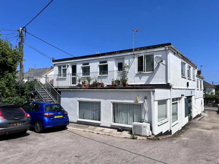 Apartment close to local amenities, Carbis Bay