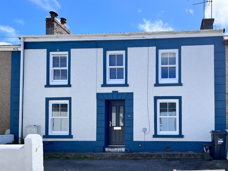 Double-fronted home, Hayle