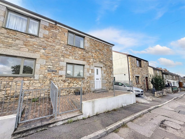 Tucked away home close to town centre, Helston