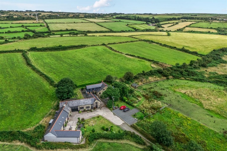 Exemplary lifestyle opportunity with 5 acres, Nr Carnkie