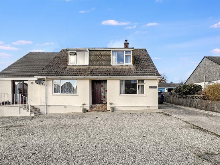 Spacious dormer bungalow with annexe, Sithney