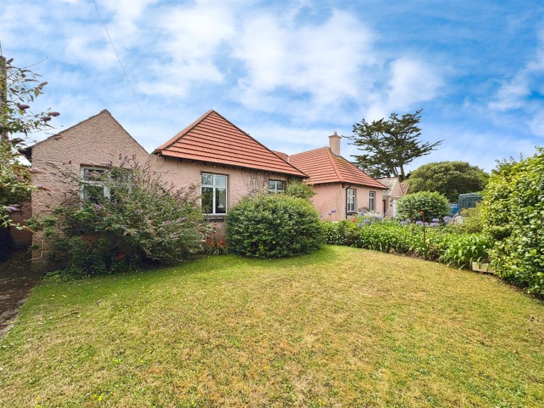 Bungalow set on generous plot, Mullion