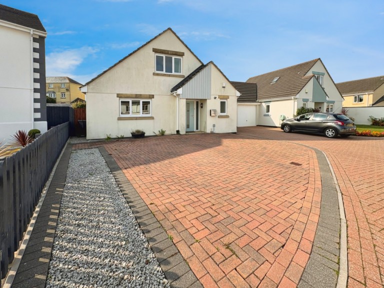 Three bedroom home with no onward chain, Helston
