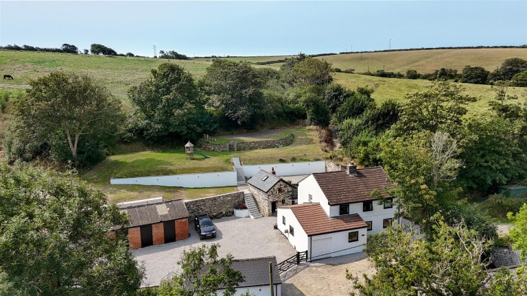 Gorgeous property with 5 acres of land, Kehelland
