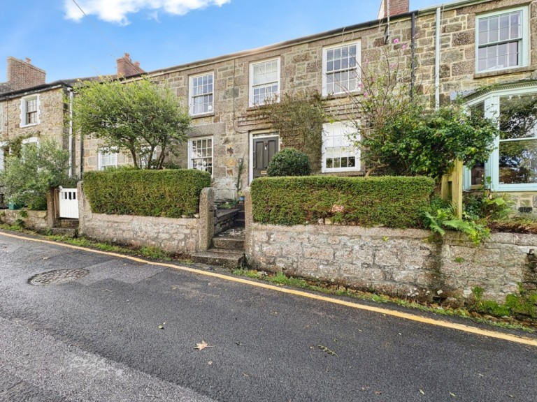 Cottage with no onward chain, Helston