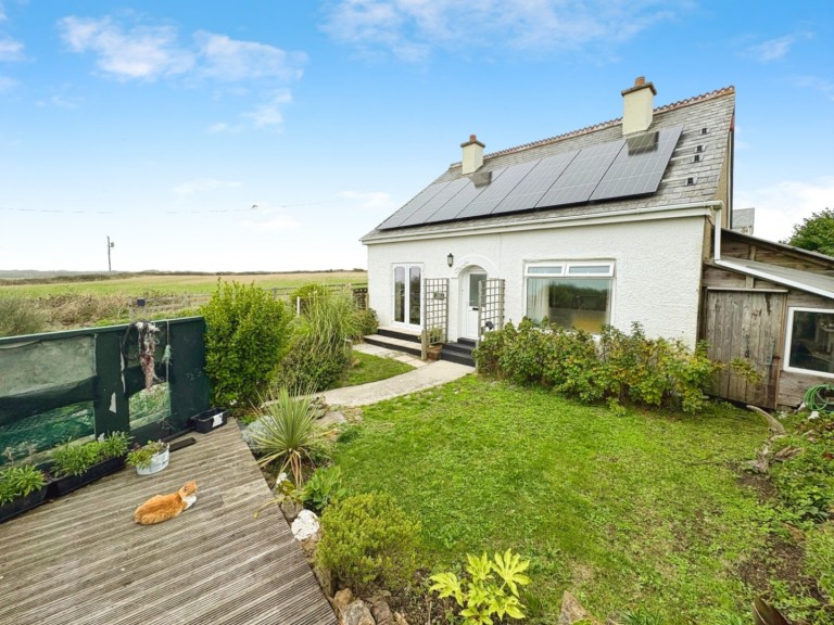 Versatile bungalow in coastal setting, The Lizard