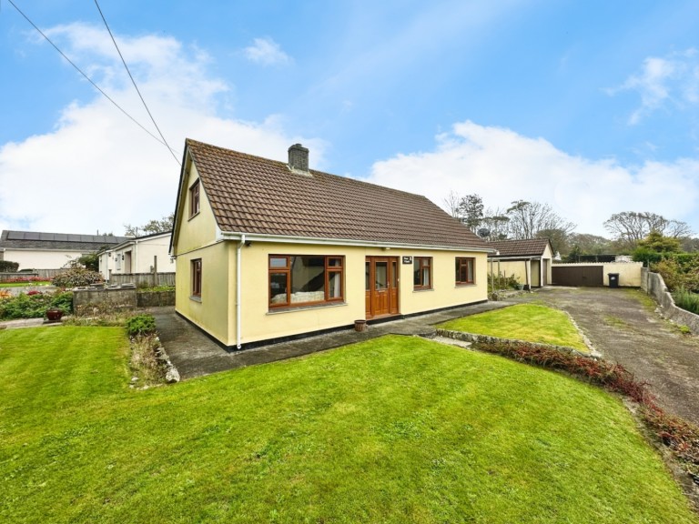 Versatile home with great opportunity, St. Hilary
