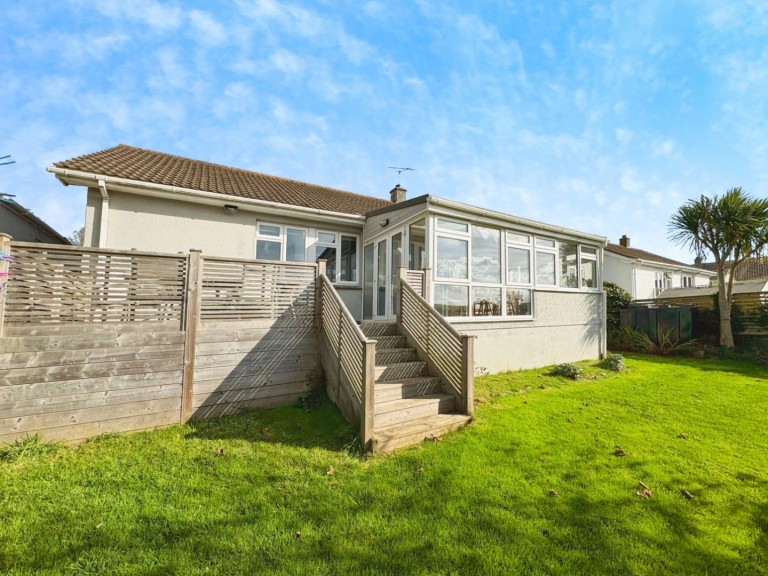 Versatile home in the village of Porthleven