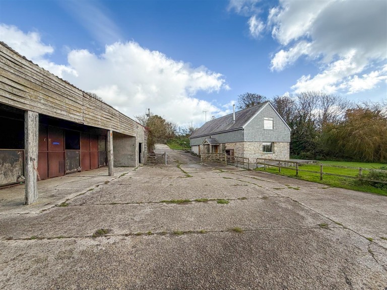 Gweek, Barn conversion within approx 8 acres