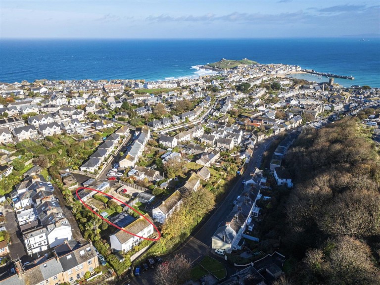 St. Ives, Three bed home with annexe