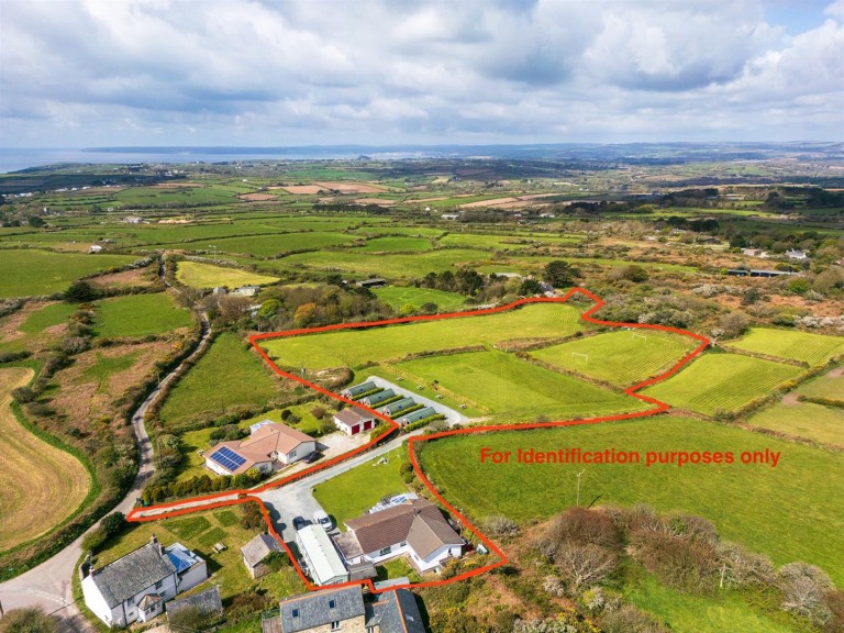 Balwest, Spacious home and glamping pods