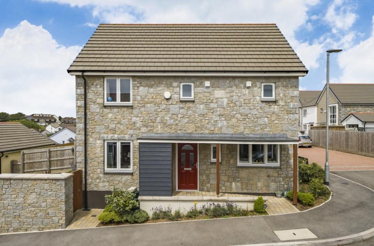 Helston, Modern three bedroom home