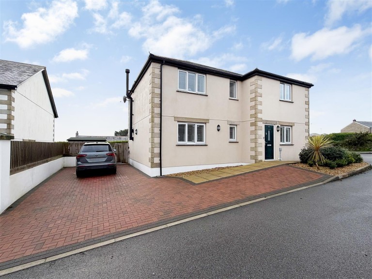 Ashton, Spacious, well presented detached home