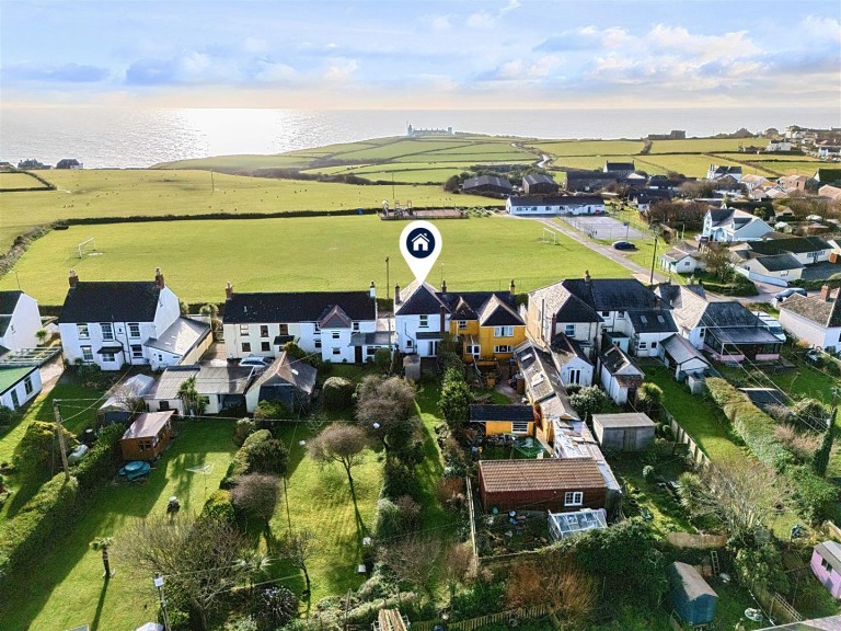 The Lizard, Cottage with sea views and no chain